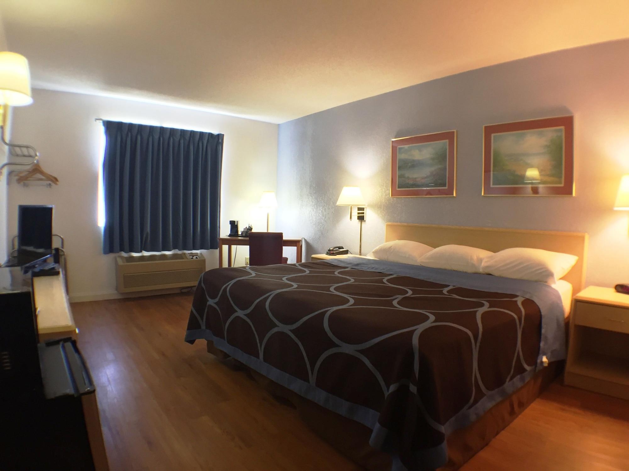 Super 8 By Wyndham Webster/Rochester Екстериор снимка
