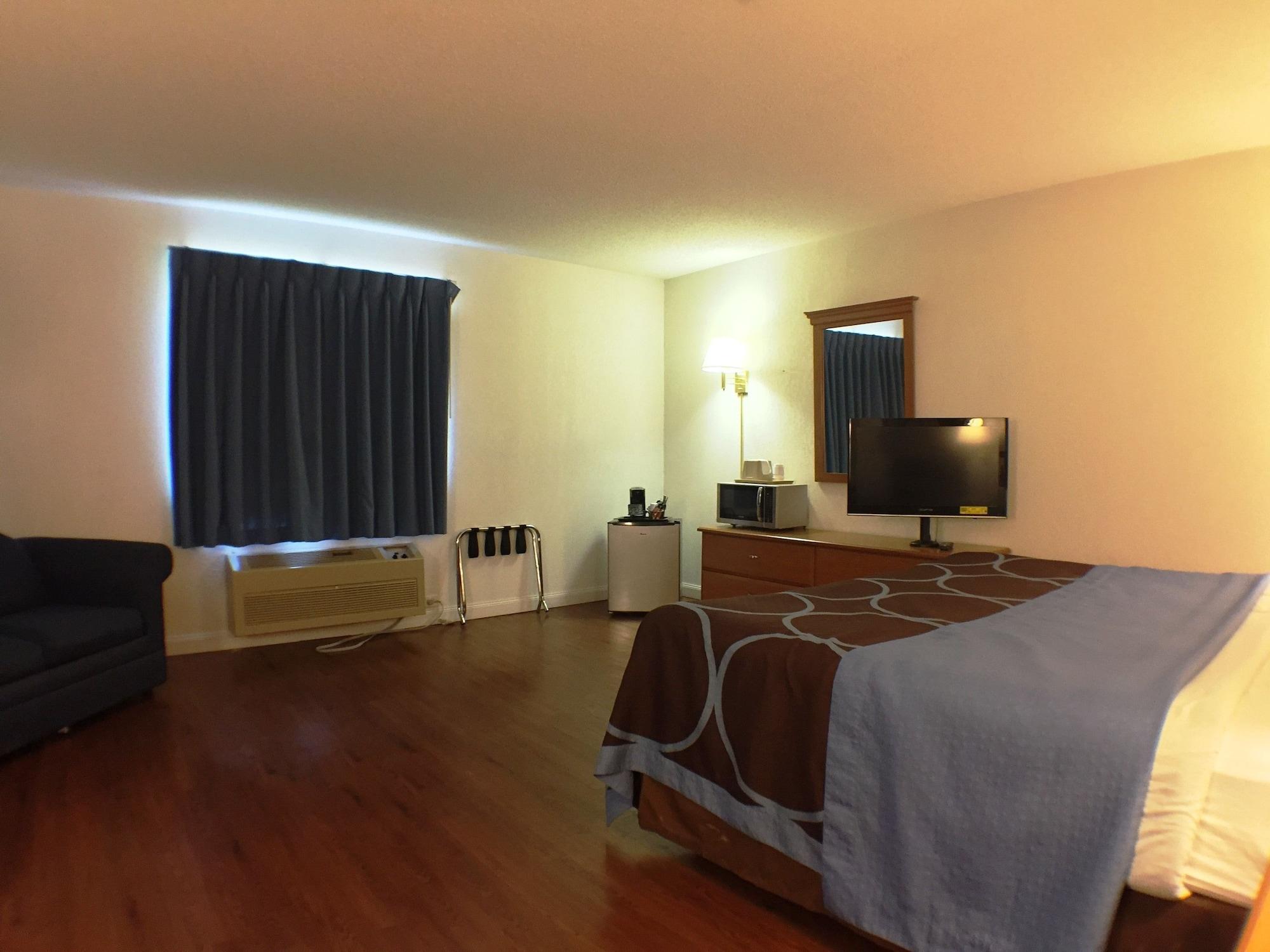 Super 8 By Wyndham Webster/Rochester Екстериор снимка