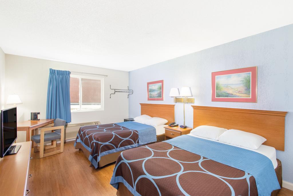 Super 8 By Wyndham Webster/Rochester Екстериор снимка